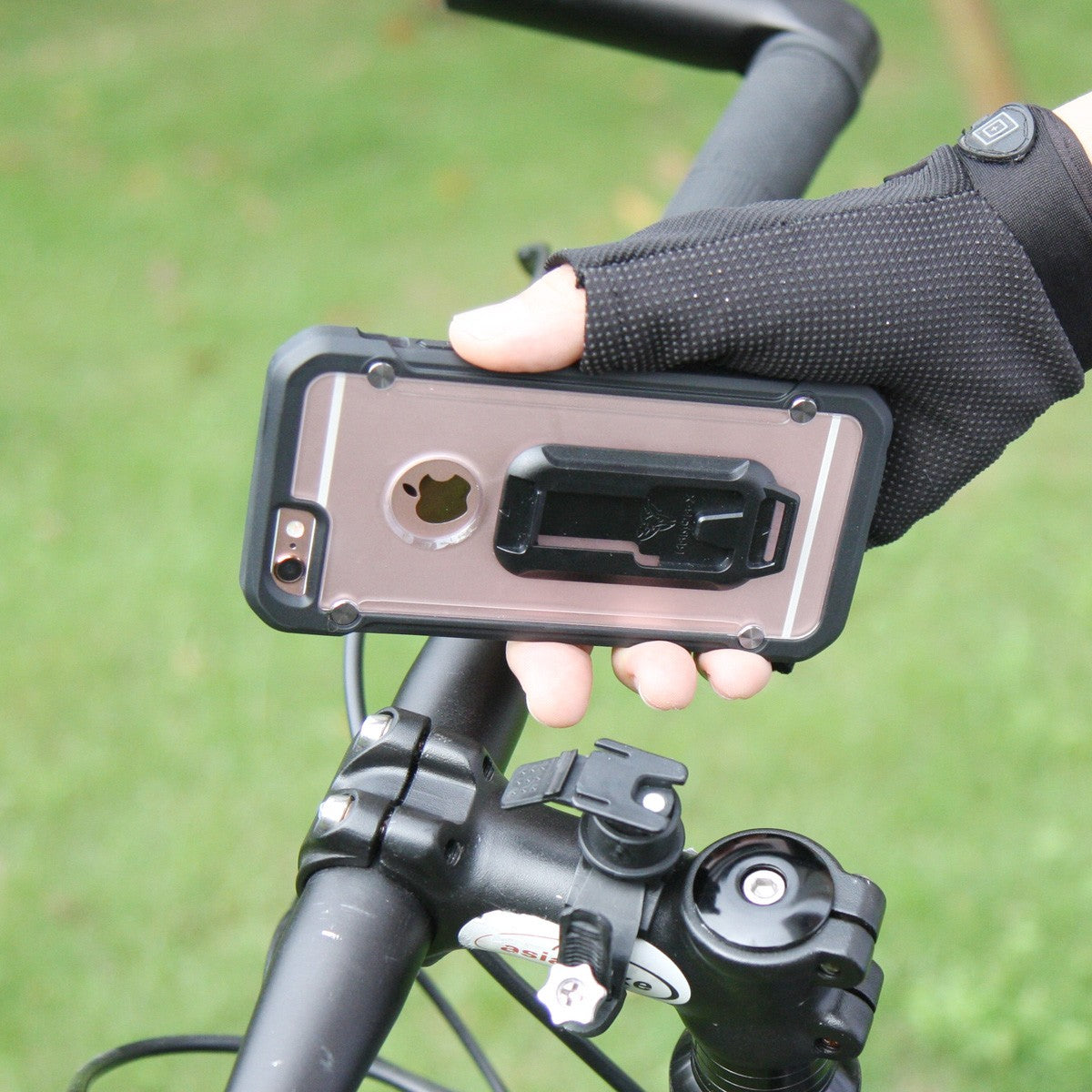 BT-I7-BK | IPHONE 8 | SHOCKPROOF RUGGED CASE + BELT CLIP & CARABINER